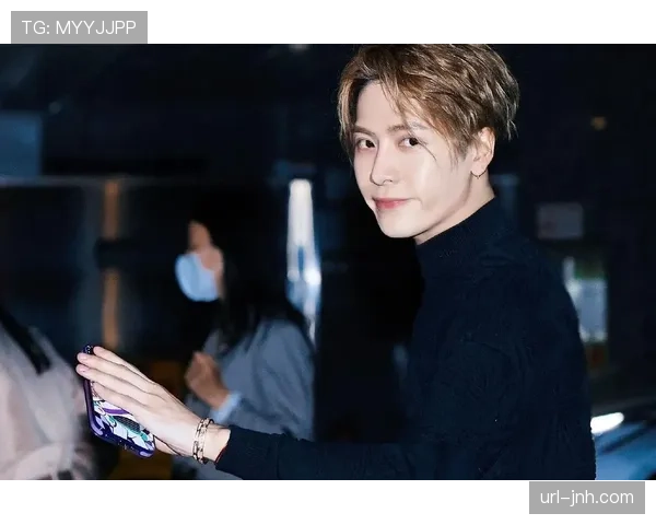 王嘉尔品牌TEAMWANGdesign与巴黎圣日耳曼达成联名合作：球员全员上身新球衣